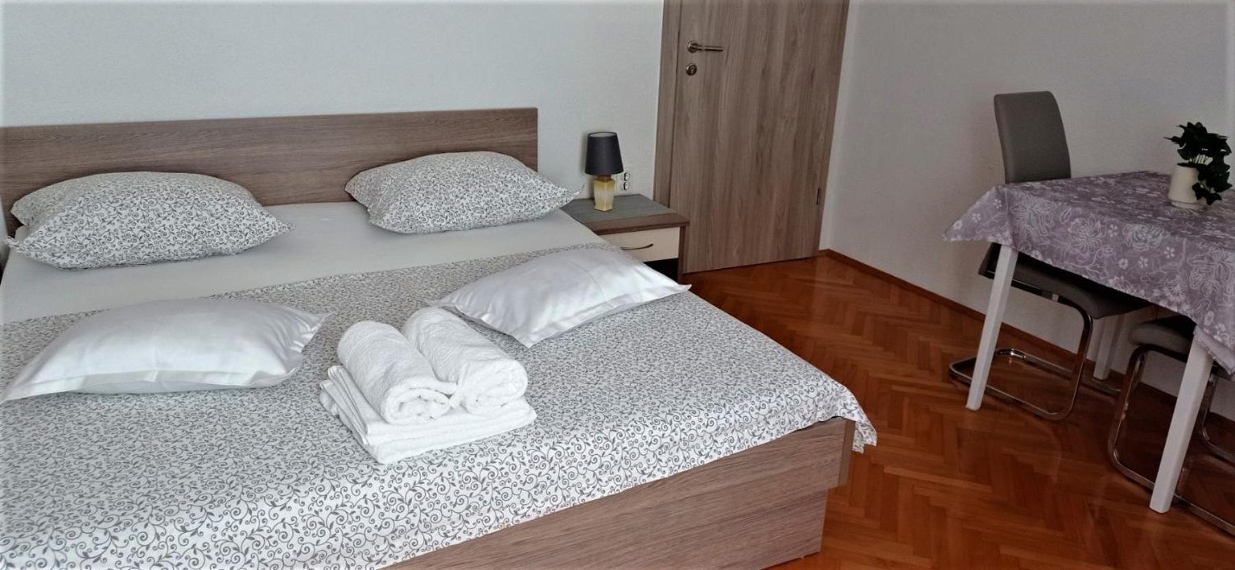Apartmani Marta Tučepi エクステリア 写真