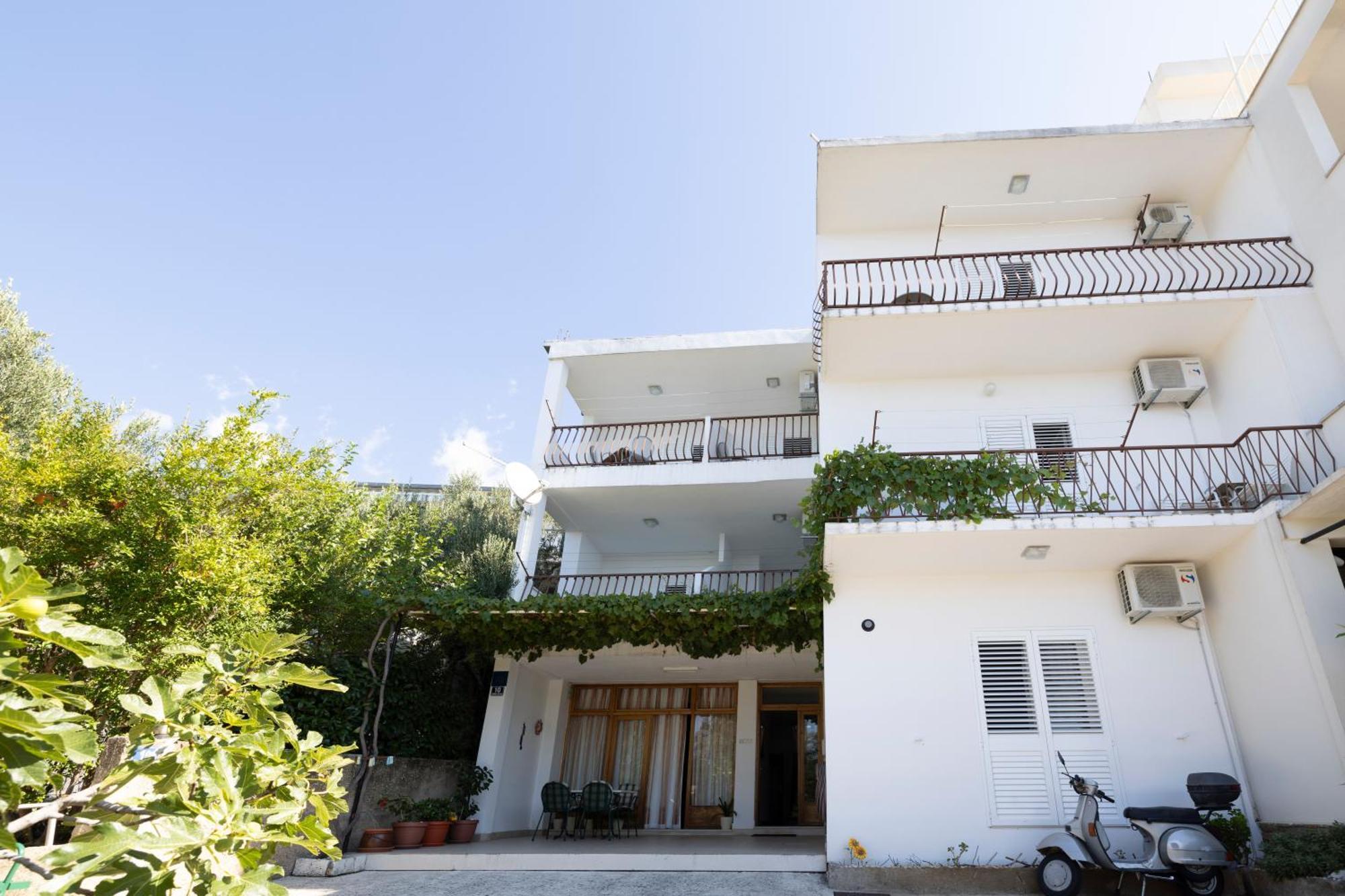 Apartmani Marta Tučepi エクステリア 写真