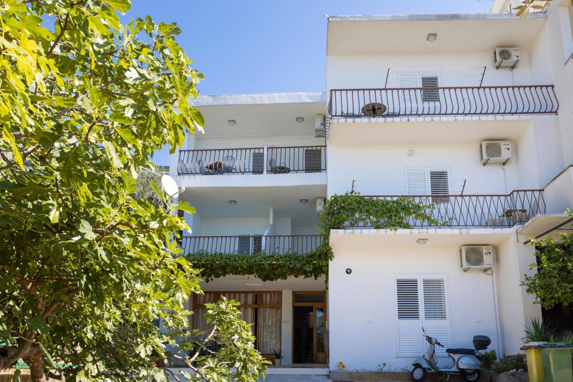 Apartmani Marta Tučepi エクステリア 写真