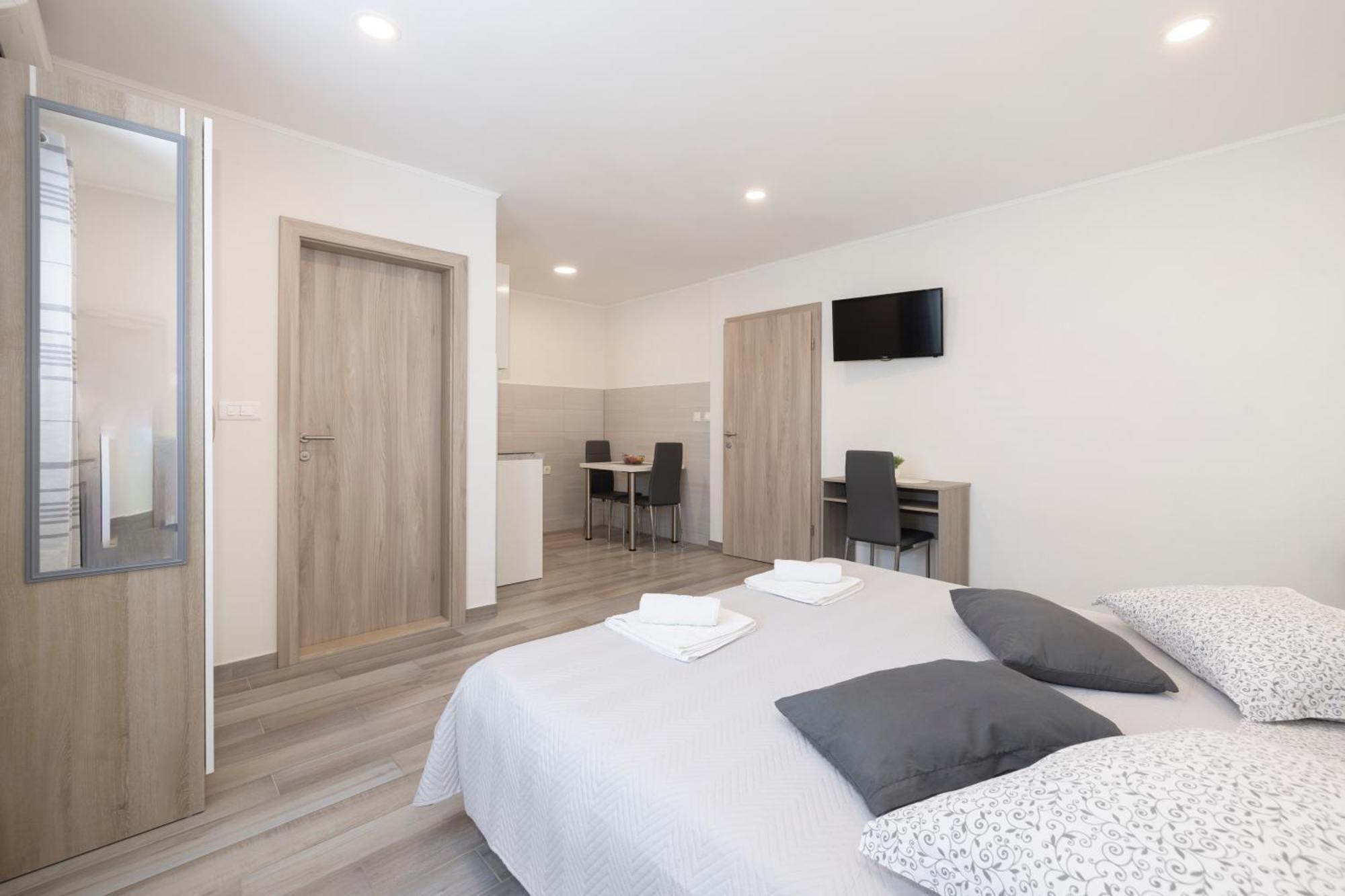 Apartmani Marta Tučepi エクステリア 写真