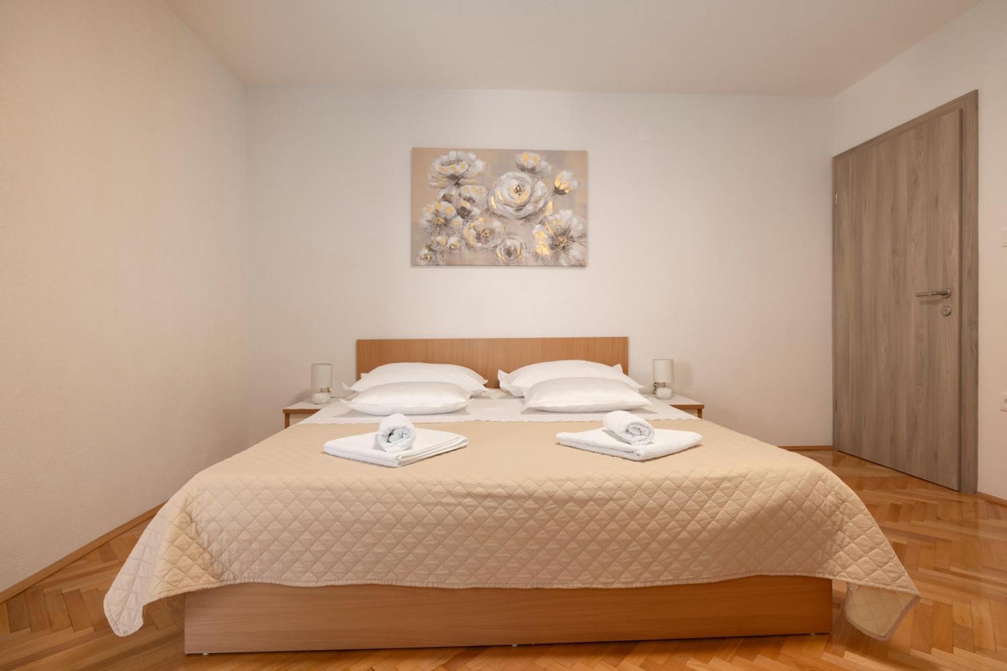 Apartmani Marta Tučepi エクステリア 写真