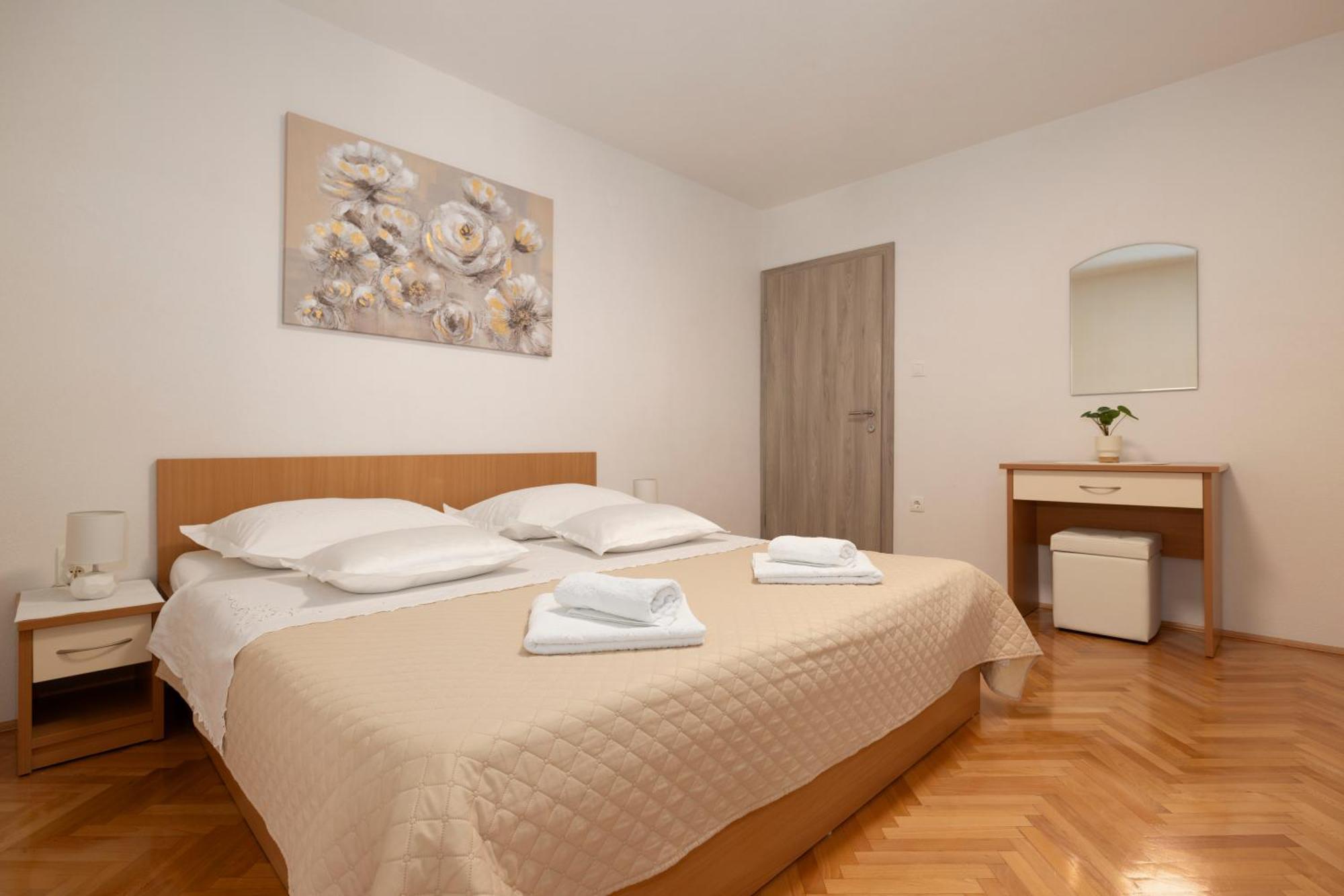 Apartmani Marta Tučepi エクステリア 写真