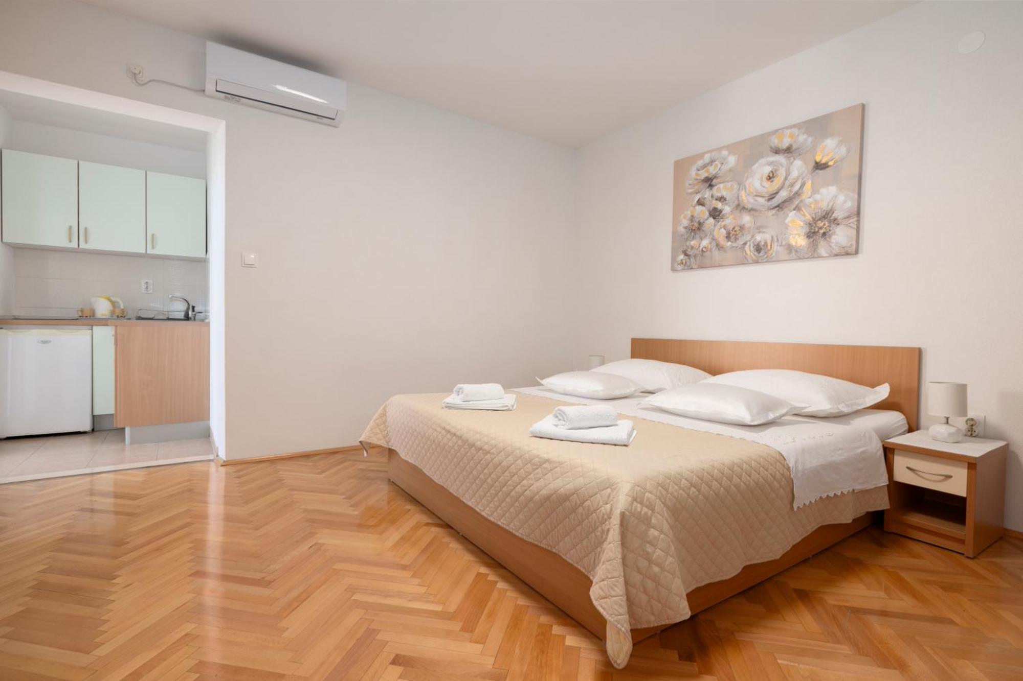 Apartmani Marta Tučepi エクステリア 写真