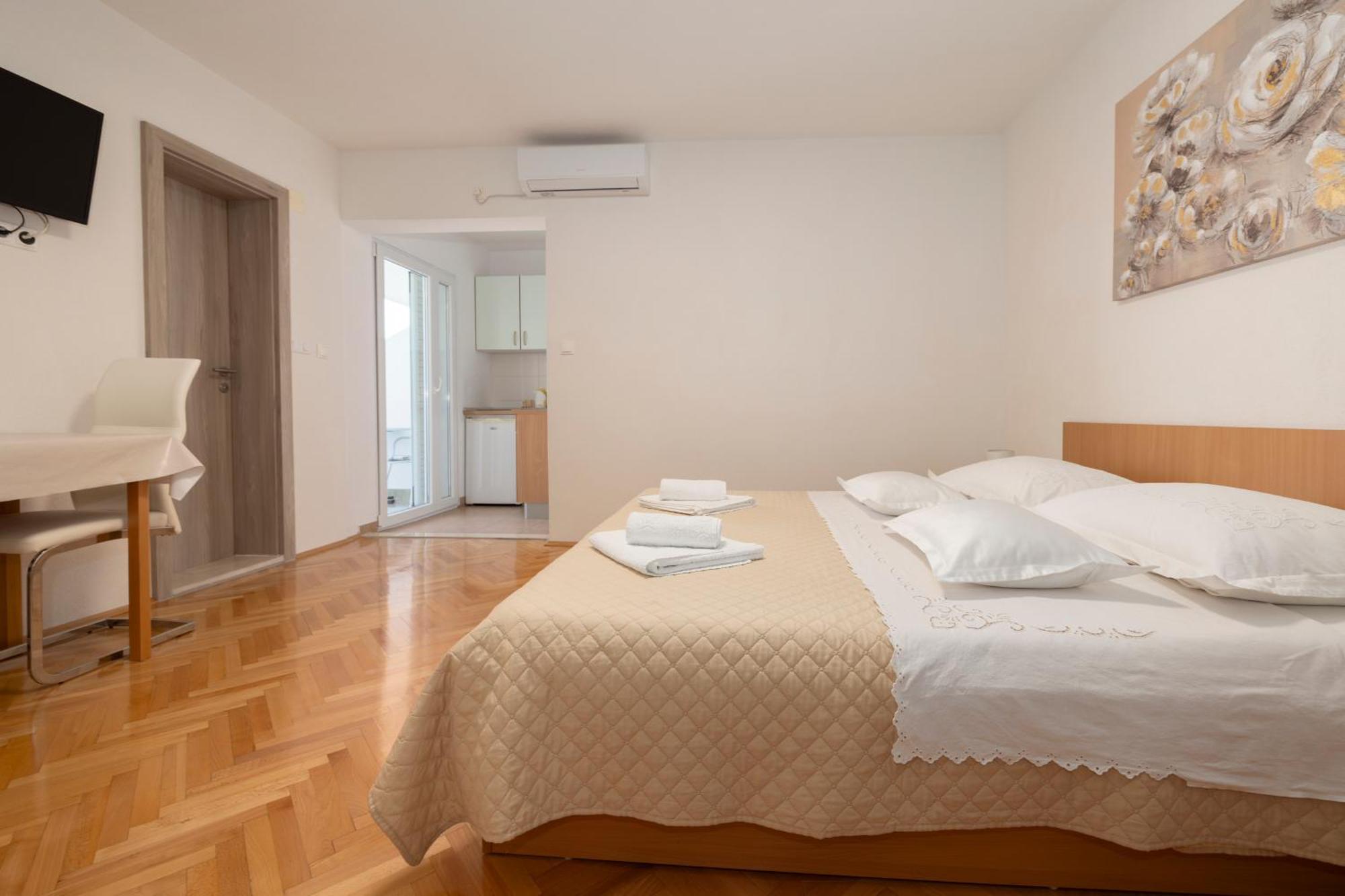 Apartmani Marta Tučepi エクステリア 写真