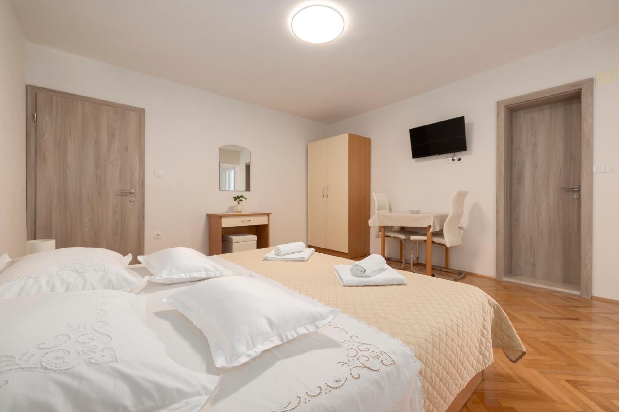 Apartmani Marta Tučepi エクステリア 写真