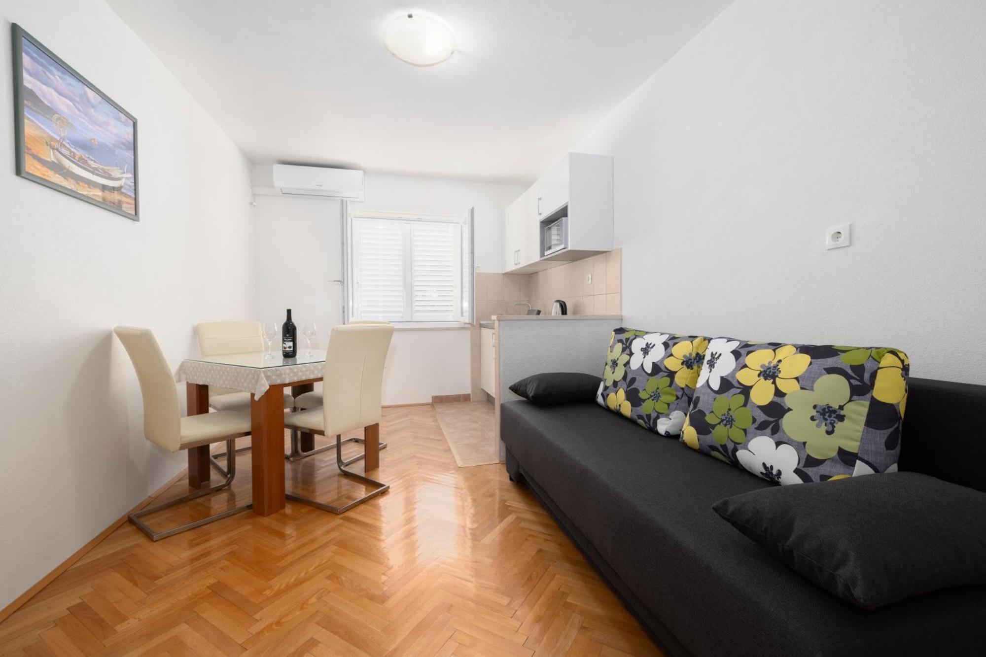 Apartmani Marta Tučepi エクステリア 写真