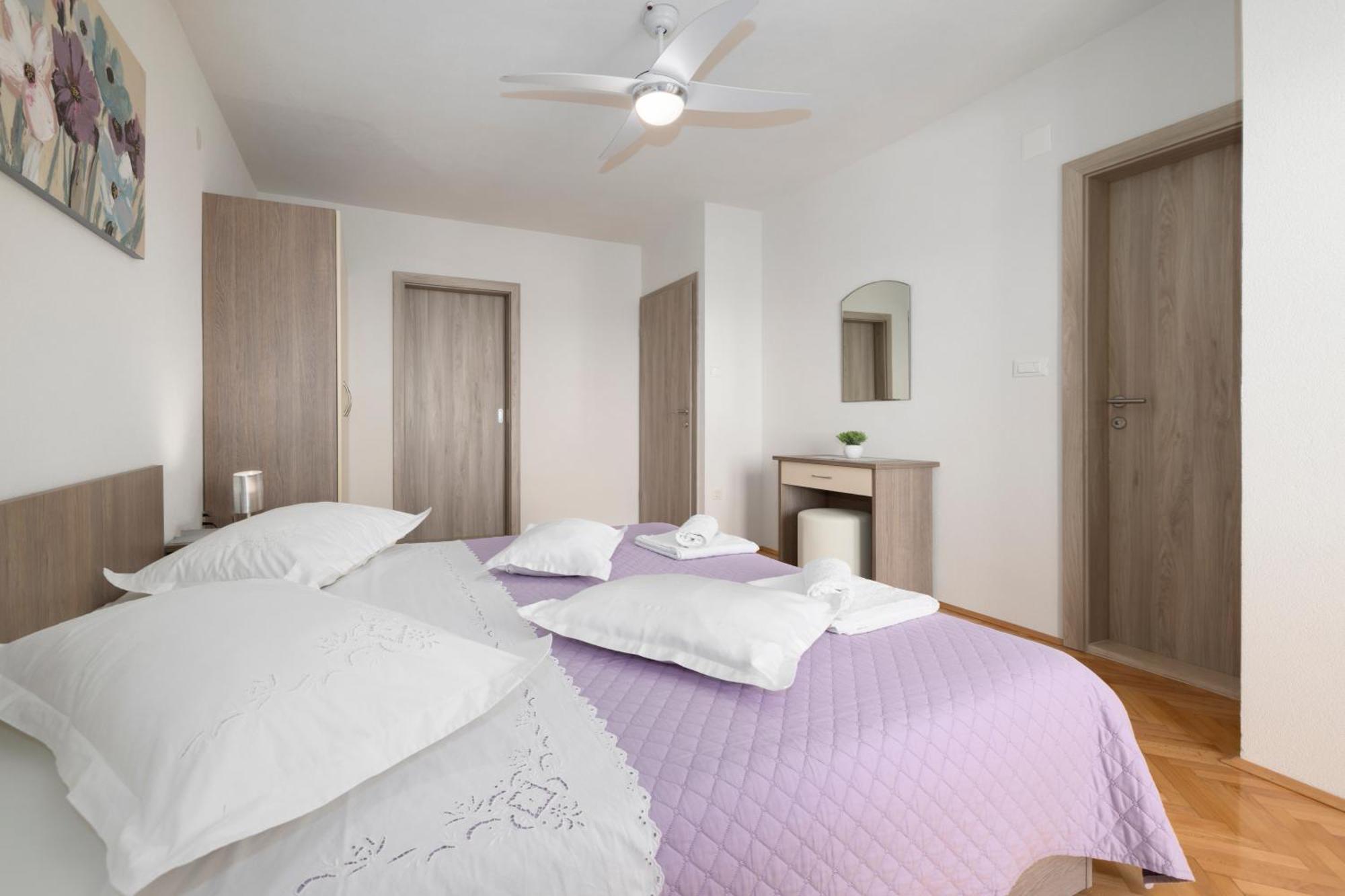 Apartmani Marta Tučepi エクステリア 写真