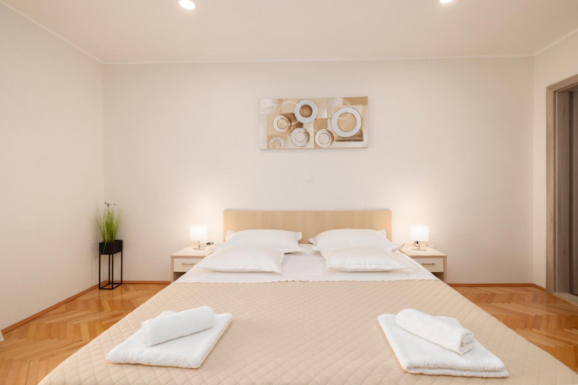Apartmani Marta Tučepi エクステリア 写真