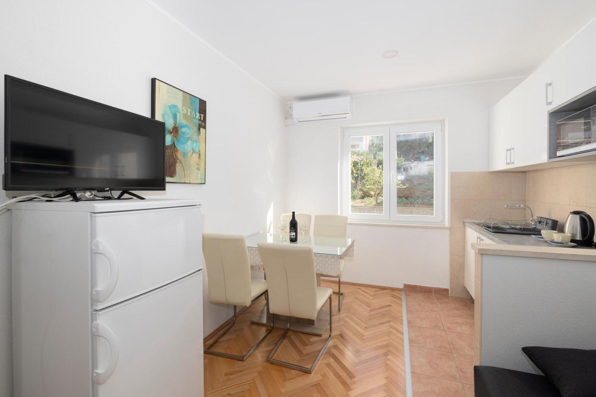Apartmani Marta Tučepi エクステリア 写真
