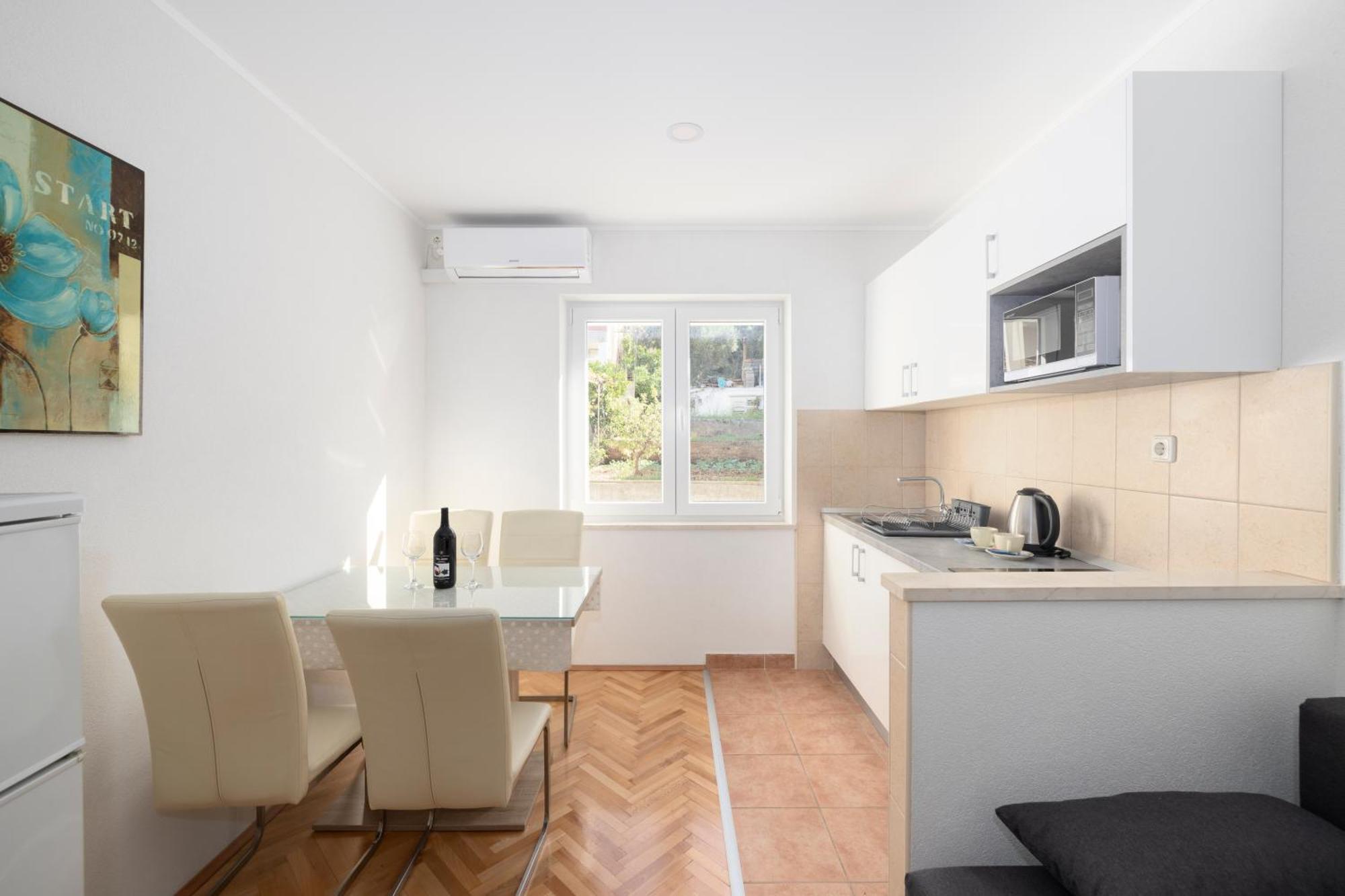 Apartmani Marta Tučepi エクステリア 写真